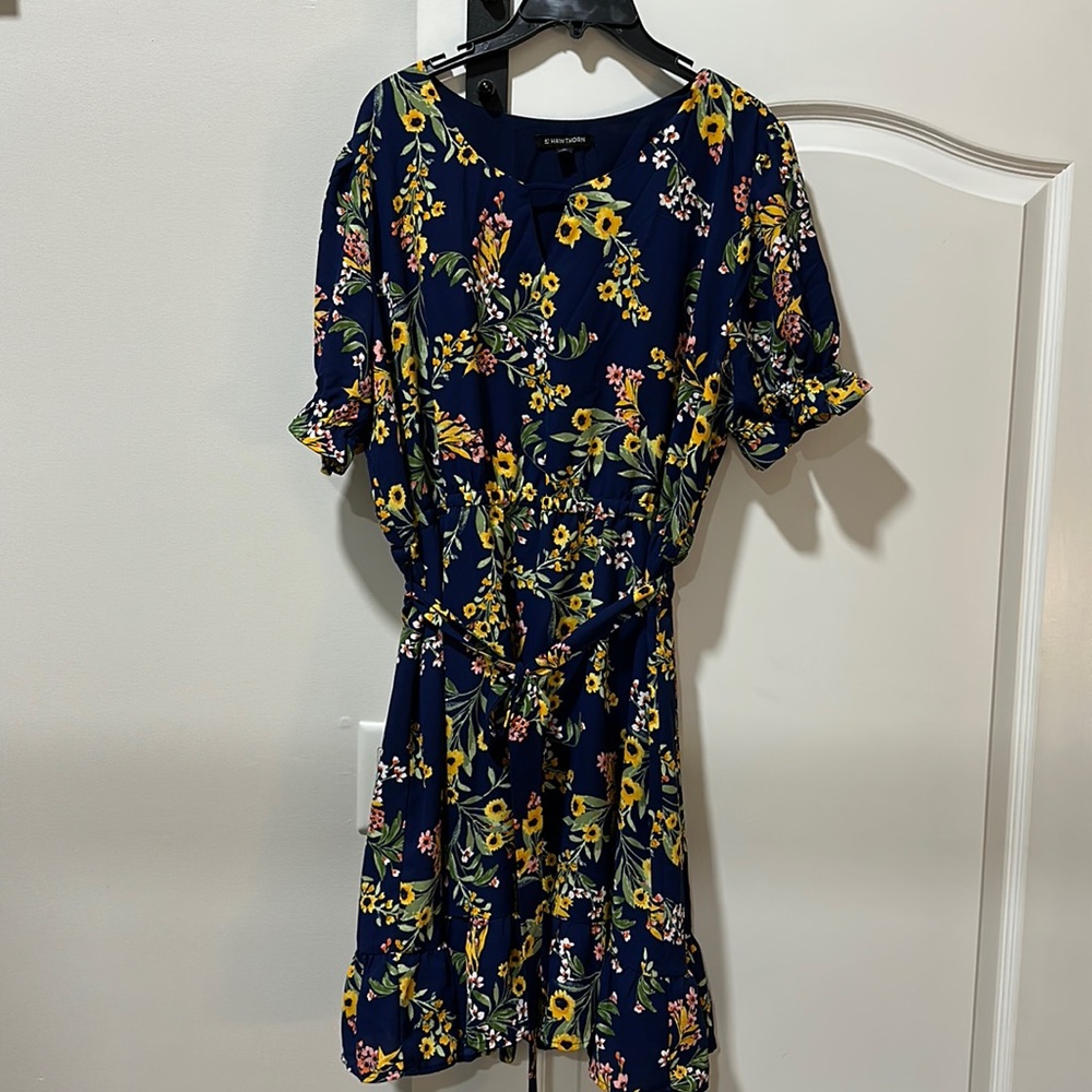 Cute knee length short sleeve plus size dress! XXL SZ 16-18